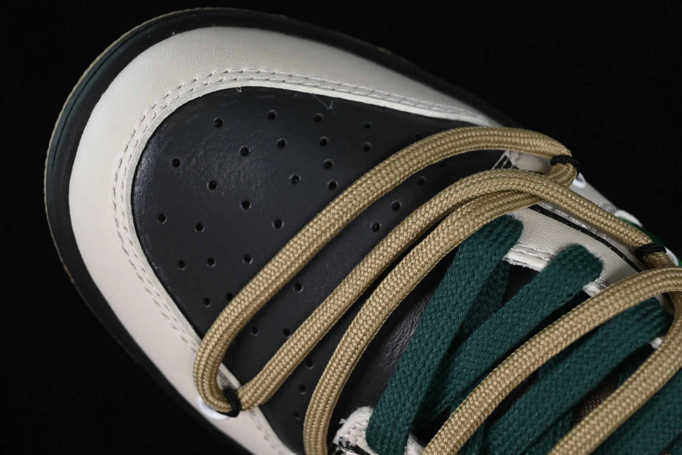 All Categories Nk SB Dunk Series Nk SB Dunk Low Low-top Sneakers Nk Dunk Low Panda Prank-Christmas Jungle Elk Brown Green SB Strappy Low-top Casual Sneakers DJ6188-200